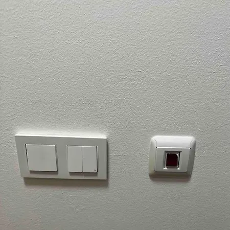 Apartment Close *