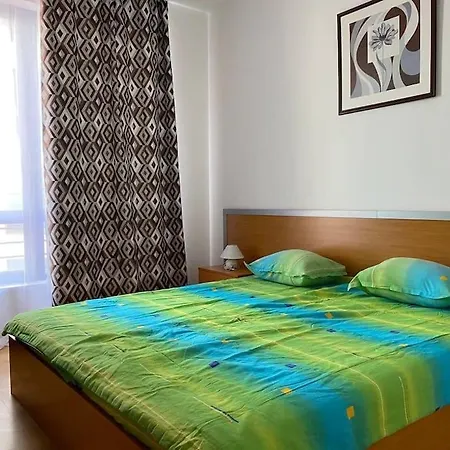 Close Apartment